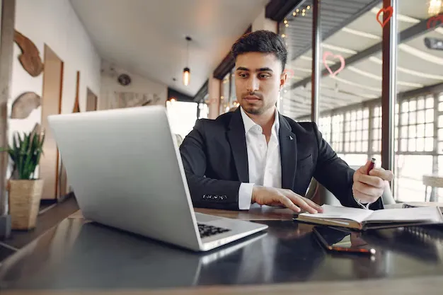 How working professionals can take best advantage of the online MBA: A Smart Move for Career Growth